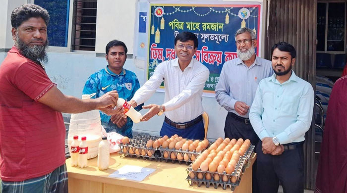  কালুখালী উপজেলায় প্রাণিসম্পদ দপ্তরের  উদ্যোগে সুলভ মূল্যে দুধ ও ডিম বিক্রি